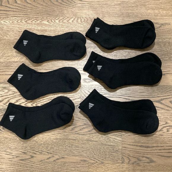 NWOT Adidas Women’s Athletic Quarter Socks 6-Pack - Picture 2 of 3